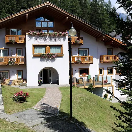 Ξενοδοχείο Garni Civetta 3*