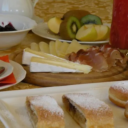 Garni Civetta فندق 3*