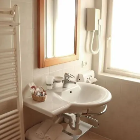 Ξενοδοχείο Garni Civetta 3*